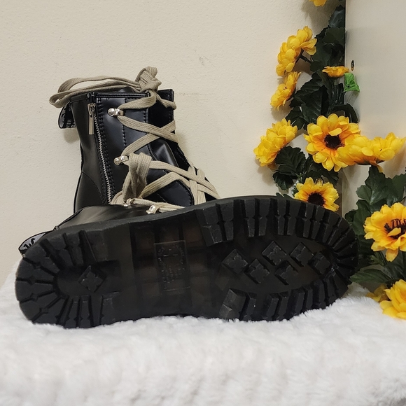 Pentagram Lace-Up Platform Boots - Gothic/Punk - Picture 6 of 10